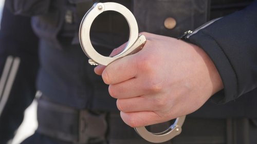 Kriminalität: Mann sticht in Berlin mit Messer zu