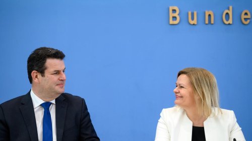 SPD formiert sich im Bundestag: Zwei Ex-Minister künftig im Auswärtigen Ausschuss, Esken widmet sich Bildung