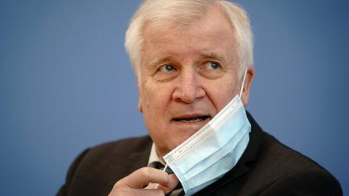 Bundesinnenminister trotz Erstimpfung mit Corona infiziert