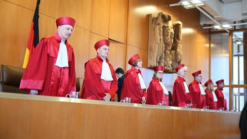 Verfassungsgericht soll Bundestag stoppen: Das Parlament entscheidet, was zu entscheiden ist