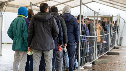 Asylbewerber in Deutschland: Zahl der Anträge im April erneut gestiegen