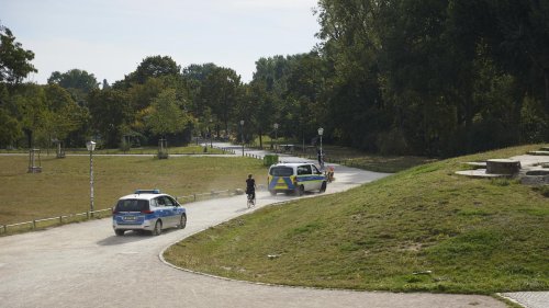 Frau zwischen die Beine gefasst, Mann bewusstlos: Unbekannter attackiert und beraubt Ehepaar im Görlitzer Park in Berlin