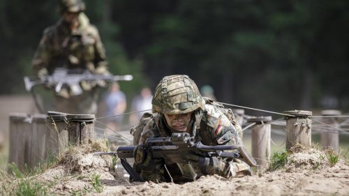 „Attraktivität der Bundeswehr steigern“: Klingbeil lehnt Wehrpflicht ab und setzt auf Angebote