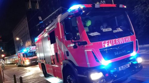 Innerhalb von nur einer Stunde: Zwei Autos fahren sich im selben Gleisbett in Weißensee fest – Feuerwehr muss kommen