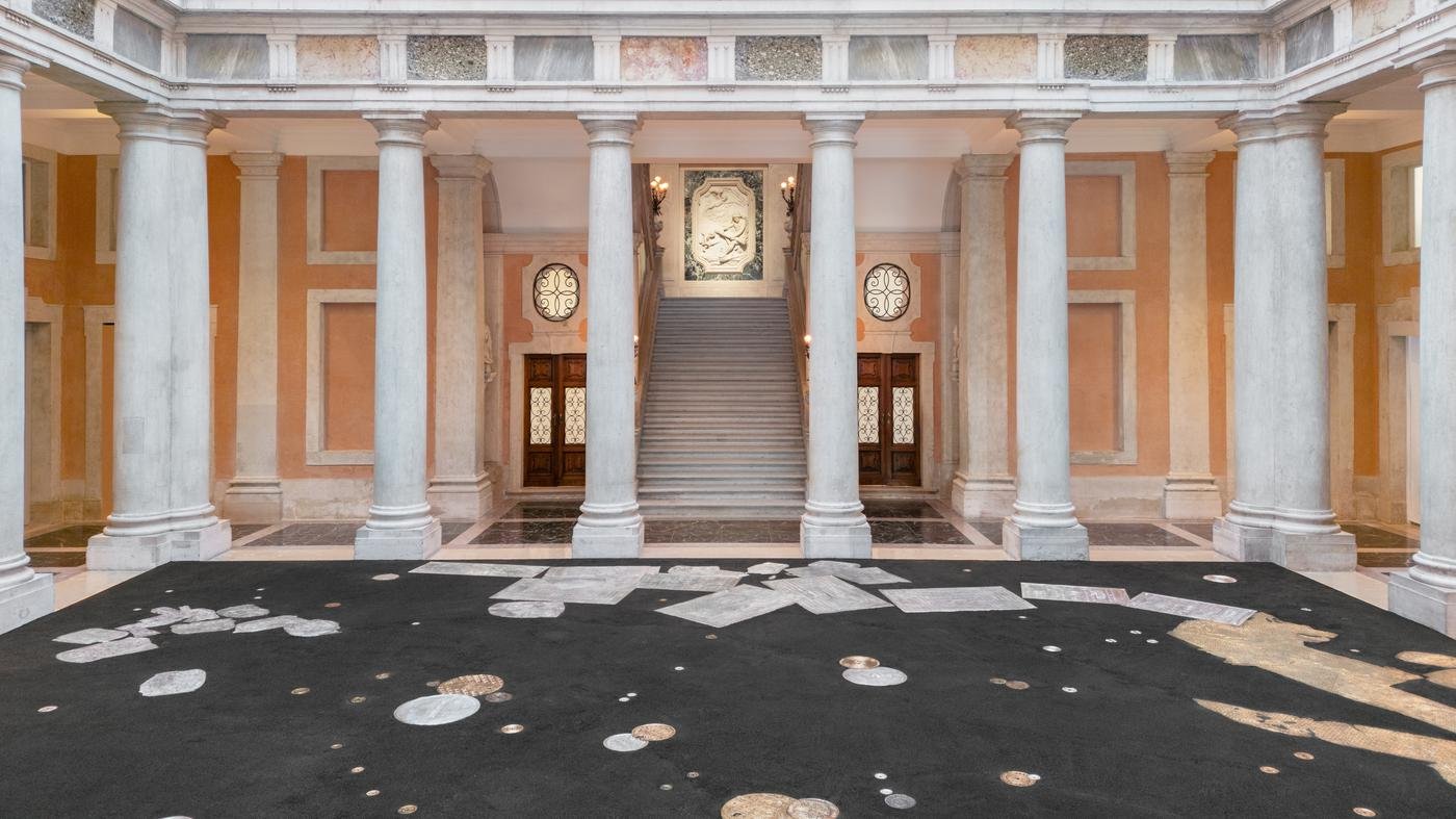 Vom seltsamen Eigenleben der Dinge: Die Pinault Collection feiert die Kunst doppelt in Venedig