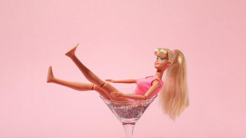 Flachere Füße, neues Selbstbild: Barbie wird bodenständig