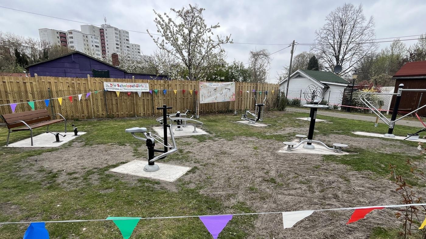 Sieben Geräte zum Sporteln: Erste Fitnessanlage in Neuköllner Kleingartenanlage eröffnet