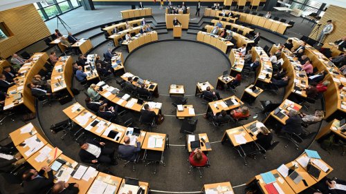Erst kürzlich mit AfD-Stimmen beschlossen: Thüringer Kabinett will gegen geplante Steuersenkung Klage einreichen