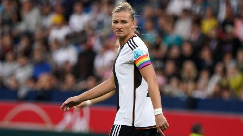 Trotz Sieg über Island : Bei den deutschen Fußballerinnen kehrt keine Ruhe ein