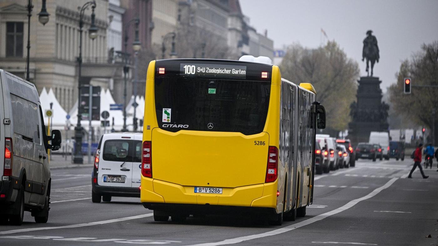 Entscheidung des Verwaltungsgerichts: Busstreifen auf dem Berliner Boulevard Unter den Linden darf bleiben