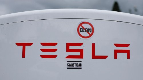Aktienverluste, Proteste, Imageprobleme: Wie gefährlich kann das für Tesla werden?