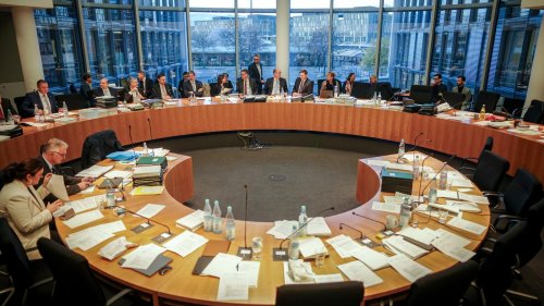 Milliarden für Infrastruktur, Sicherheit und Klima: Haushaltsausschuss empfiehlt Beschluss von schwarz-rotem Finanzpaket