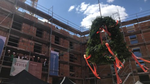 Bauen, bauen, bauen: Berliner Bezirk feiert mit Politprominenz