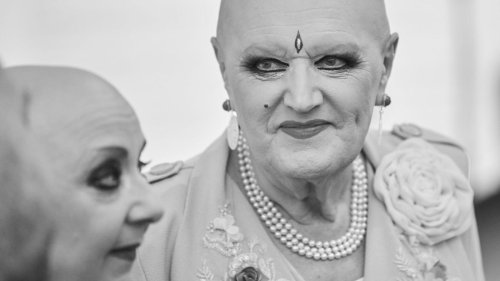 „Sie hat die ewige Bühne betreten“: Eva vom Berliner Künstlerpaar Eva & Adele ist tot