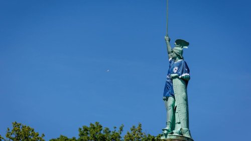 DFB-Pokalfinale: Hermannsdenkmal trägt riesiges Arminia-Trikot