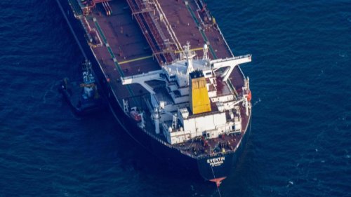Schiff der russischen Schattenflotte vor Rügen: Zoll beschlagnahmt offenbar Öltanker „Eventin“