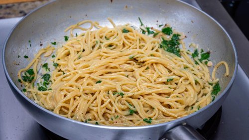 Die magische Zutat, die nichts kostet: So vermählt man Pasta und Sauce perfekt in der Pfanne