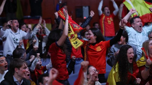Kritik ja, Boykott nein: Spanien schaut Fußball
