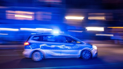 Fahrer flieht vor Polizei: Auto prallt in Berlin mit mehreren Wagen zusammen