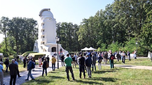 Architekturikone mit Mängeln: Potsdamer Einsteinturm nach Sanierung wiedereröffnet