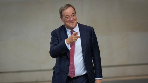 Außenminister unter Merz? : Armin Laschet bringt sich in Stellung