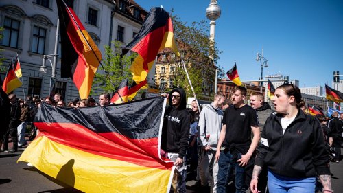Mit Rechtsrock und Deutschlandflaggen: Rechtsextreme Demo in Berlin vorzeitig beendet – mehrere Festnahmen
