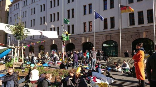 Blockaden durch Extinction Rebellion: Bis Montag Blockaden – aber Stresemannstraße wieder frei