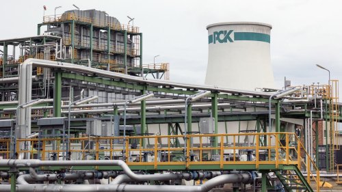 Neue Unruhe um Raffinerie Schwedt : Polen liefert kein Öl an PCK, kauft aber in Russland