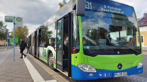 „Aber der Bus muss auch kommen“: Potsdam-Mittelmark baut Nahverkehrsangebot massiv aus