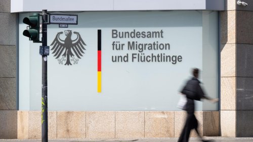 Flüchtlingen unberechtigt Asyl verschafft: Ex-Chefin der Bremer Asylbehörde soll Pension verlieren