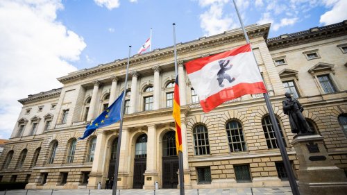 Holocaust-Überlebende: Trauerbeflaggung zur Beisetzung von Margot Friedländer