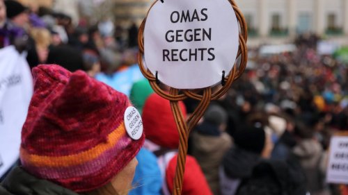 Zwischen Shitstorm und Keksen: „Omas gegen rechts“ werden in Brandenburg lauter