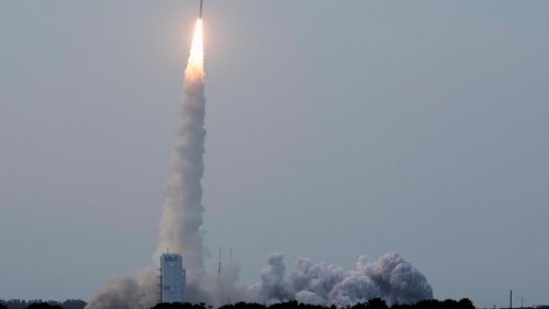 Weltraum-Rivalität: Konkurrenz für Musk: Erste Amazon-Satelliten im All