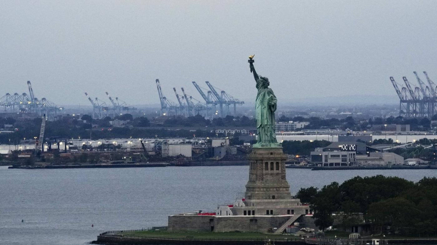 „Franzosen sprechen nur dank USA jetzt nicht Deutsch“: Weißes Haus weist Forderung nach Rückgabe der Freiheitsstatue zurück