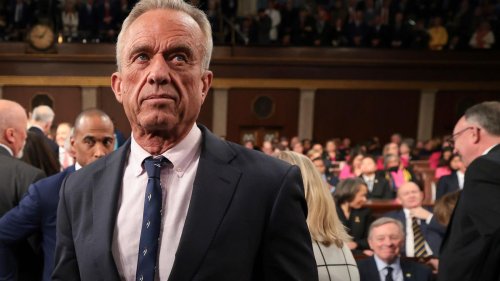 Hohe Bakterienkonzentration: US-Gesundheitsminister planscht trotz Badeverbots in Bach