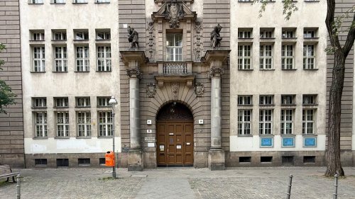 Schüler sollen Lehrer in Berlin gemobbt haben: Queerfeindlichkeit an Schulen laut Expertin verbreitet