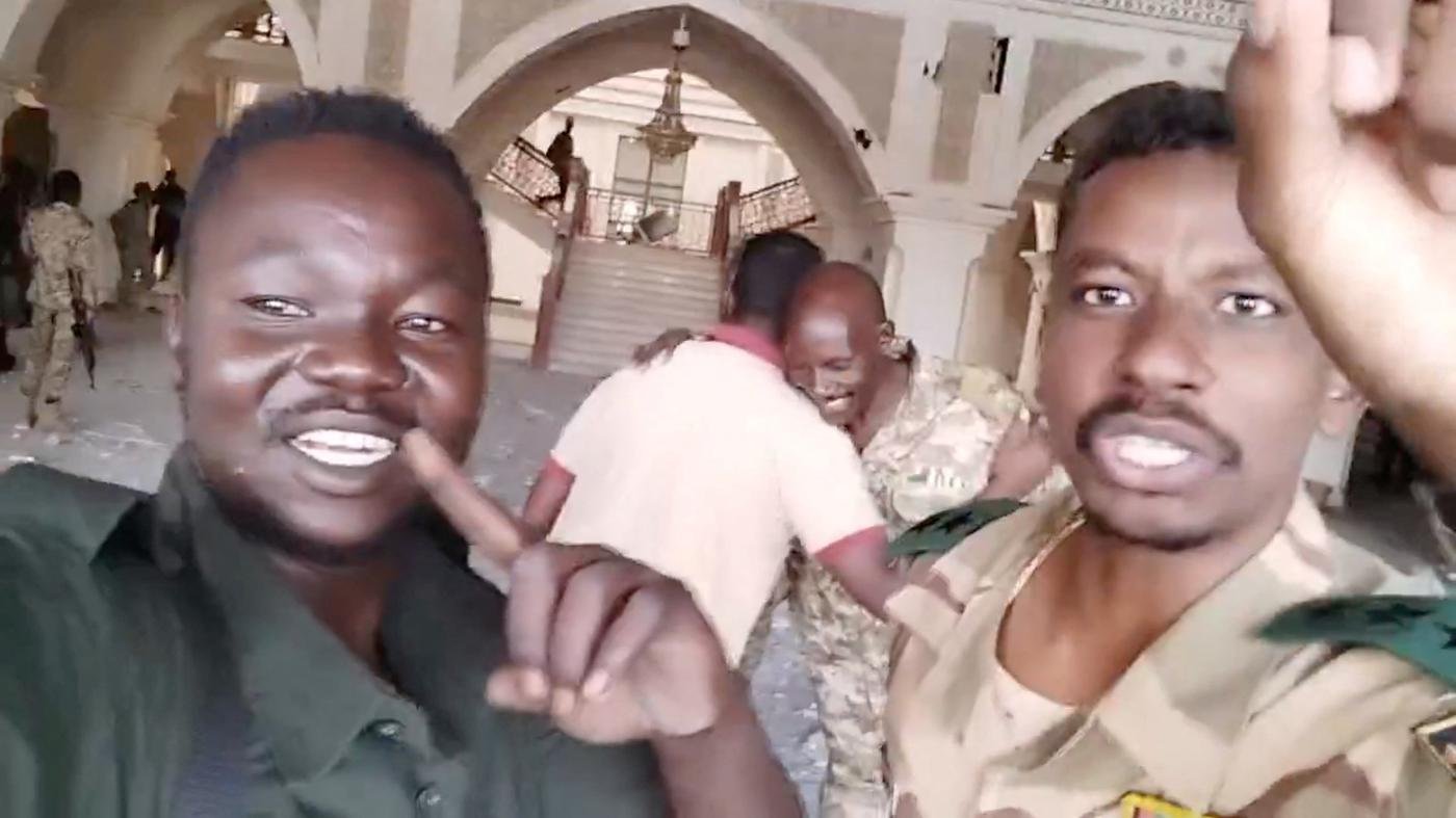 „Die Fahne ist gehisst“: Sudanesische Armee erobert Präsidentenpalast zurück