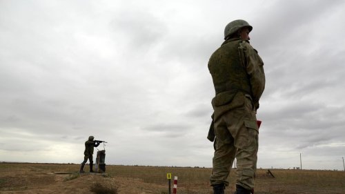 Russischer Soldat beklagt Ungleichheit: „Die Kadyrowtsi leben in Hotels, während wir in Kasernen schlafen“