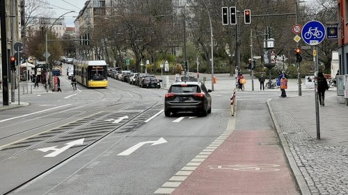 „Die Autozentriertheit wurde wieder hergestellt“: Trams auf der Berliner Invalidenstraße kommen wegen neuer Markierung nun noch schlechter durch