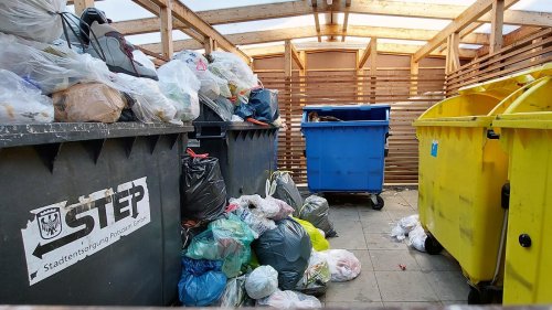 Restmüll bleibt liegen: Abfallzoff in Schmiedegasse geht weiter