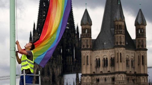 Segnung gleichgeschlechtlicher Paare: Katholische Kirche geht weiteren Schritt