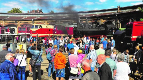 Heißes Eisen in Berlin-Schöneweide: Eisenbahnfreunde laden zum Dampflokfest ein