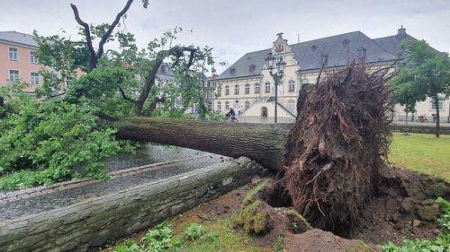 Tornado verwüstet Lippstadt – mehr als 30 Verletzte in Paderborn