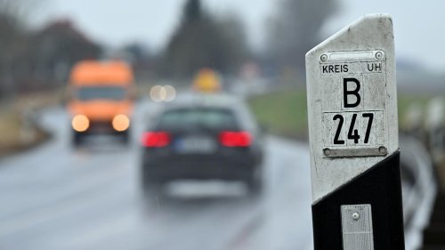 Drei Fahrzeuge beteiligt: Mehrere Tote nach schwerem Verkehrsunfall im Norden Thüringens
