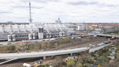 Baustelle Ringbahnbrücke: Berliner A100 Richtung Dreieck Funkturm wird für Lkw gesperrt