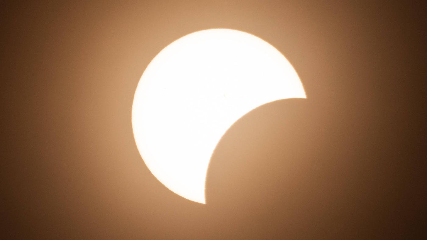Sonnenfinsternis 2025: Wann und um welche Uhrzeit sich der Mond vor die Sonne schiebt