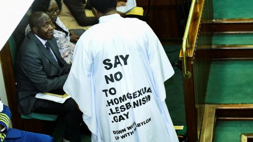 Auch Todesstrafe vorgesehen: Ugandas Parlament beschließt drastisches Anti-LGBTQ-Gesetz