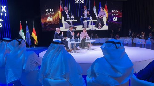 Eindrücke von der ersten „Gitex Europe“ in Berlin: Dubai präsentiert Polizei-SUV mit Drohne im Kofferraum
