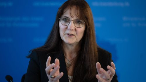 Polizei: Innenministerin Lange: Jedes Jahr 100 neue Polizisten