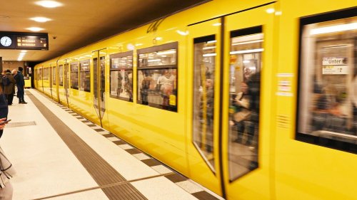 „Ich würde meine Tochter nie allein fahren lassen“: Das sagen Berliner Fahrgäste zur Petition für Schutzräume bei der BVG